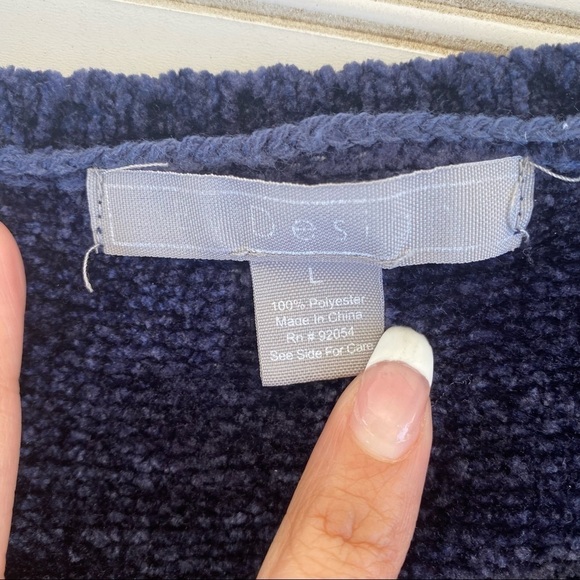 Studded pullover sweater Size Large - Picture 8 of 8